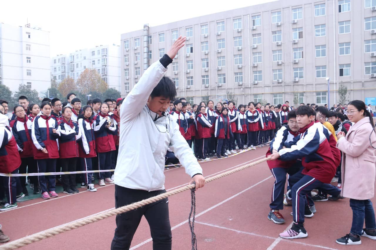 踏浪逐新，勇者争奇——我校高中部学生及教职工拔河比赛